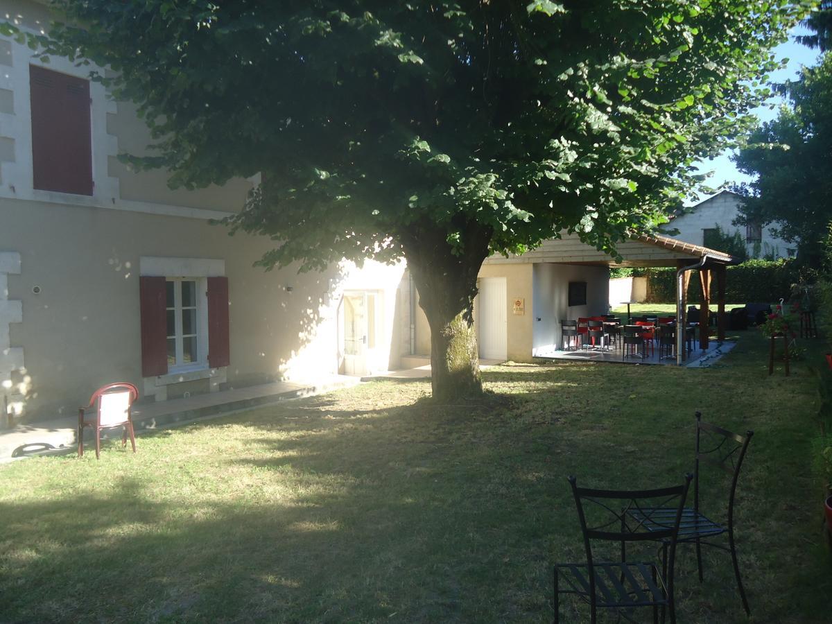 Logis Hotel Du Champ De Foire Saint-Aulaye-Puymangou Ngoại thất bức ảnh